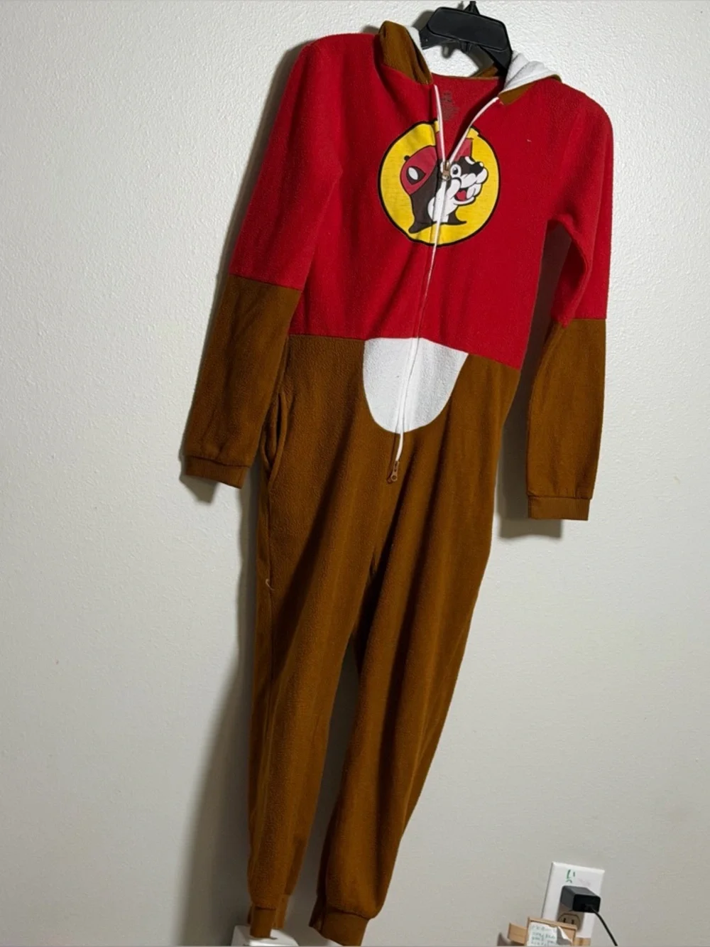 Buc-ee's Kids Unisex Red & Brown Fleece Onesie Logo Pajama size XS/S‎